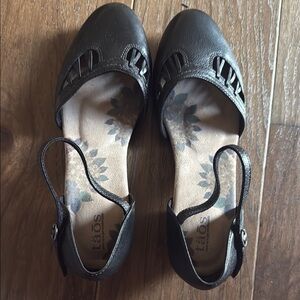 Taos Footwear Women's Black Leather Shoes